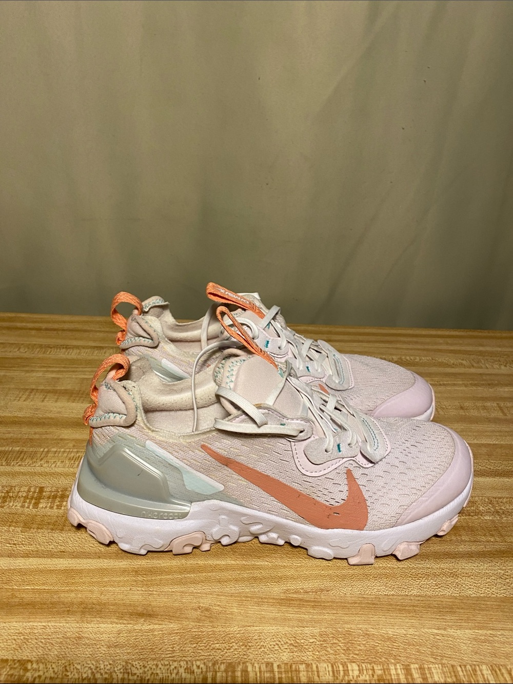 Nike React Vision Light Violet/White/Metallic Platinum /Crimson Bliss Shoes 4.5Y